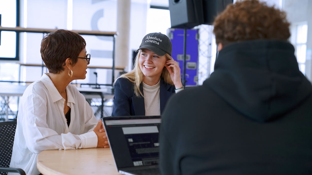 Atelier CV EICAR — étudiants en discussion